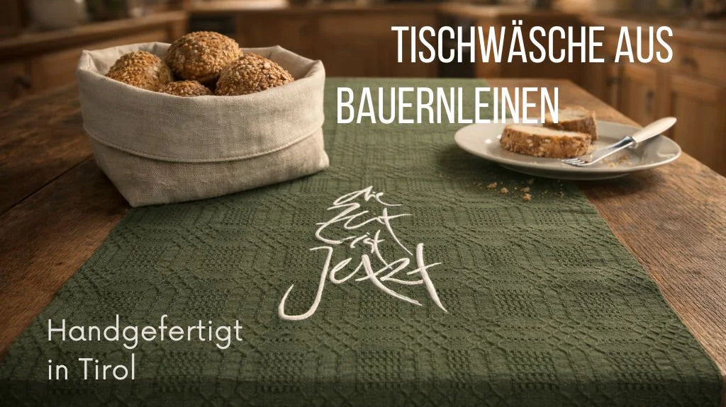 Handgewebter Tischläufer und besticktes Brotkörbchen aus Tirol – exklusive Tischwäsche aus Bauernleinen, liebevoll gefertigt in der Claudiaschlössl-Manufaktur