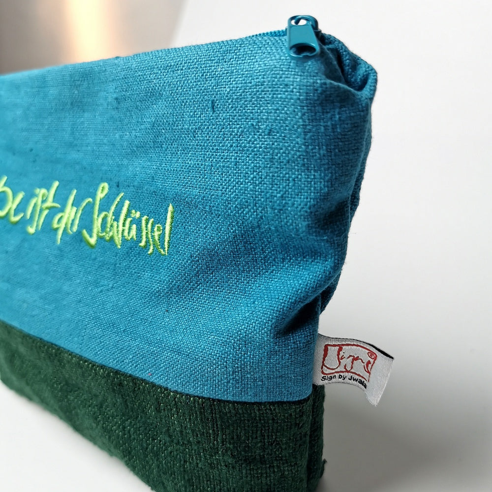 Kosmetiktasche "Liebe ist der Schlüssel"