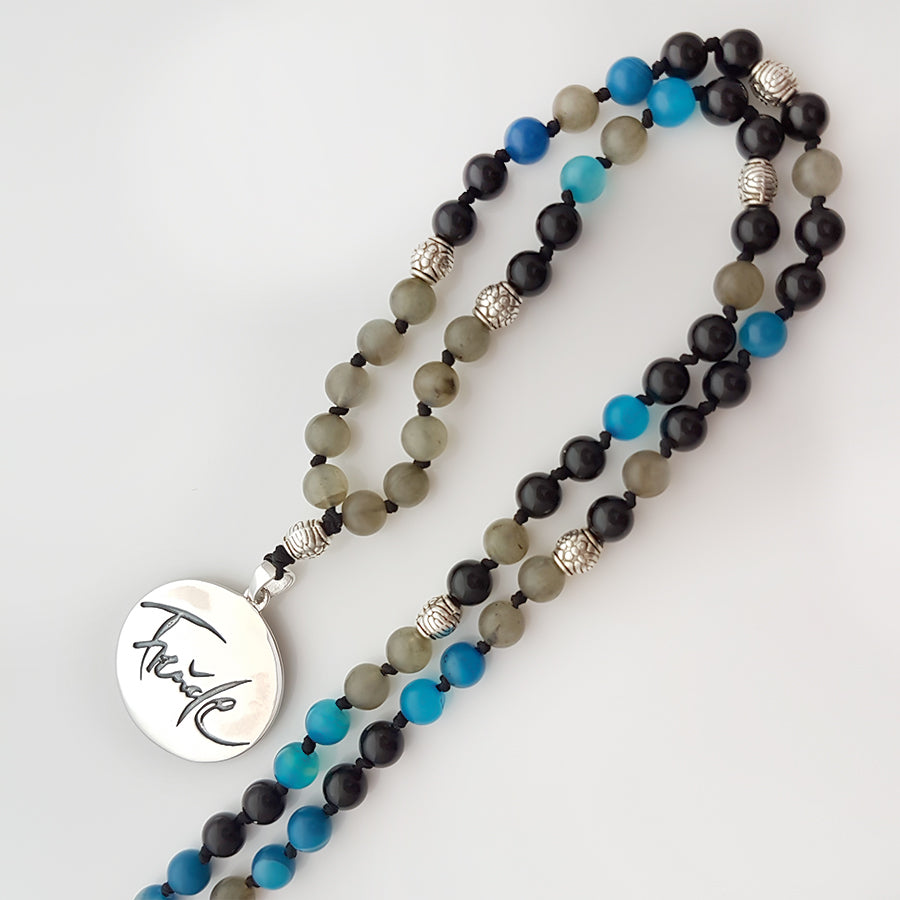 Handgeknüpfte Mala mit Onyx, blauem Achat & Labradorit – Für innere Klarheit & Leichtigkeit sofort bestellen