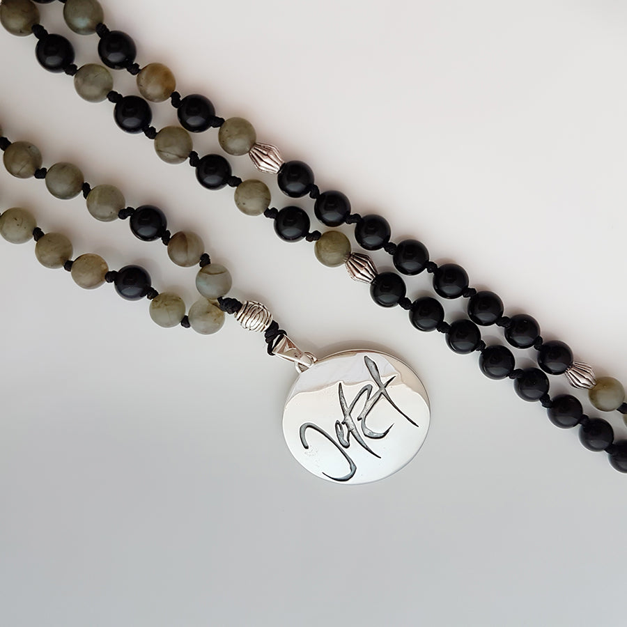 Handgeknüpfte Mala mit Onyx und Labradorit – Achtsamkeit & Präsenz im Hier und Jetzt kaufen