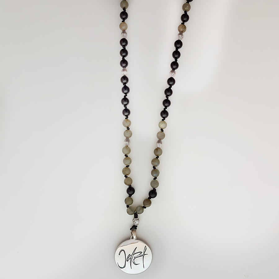 Hochwertige Mala Onyx und Labradorit – Schutz, Transformation & Präsenz im Moment jetzt online kaufen