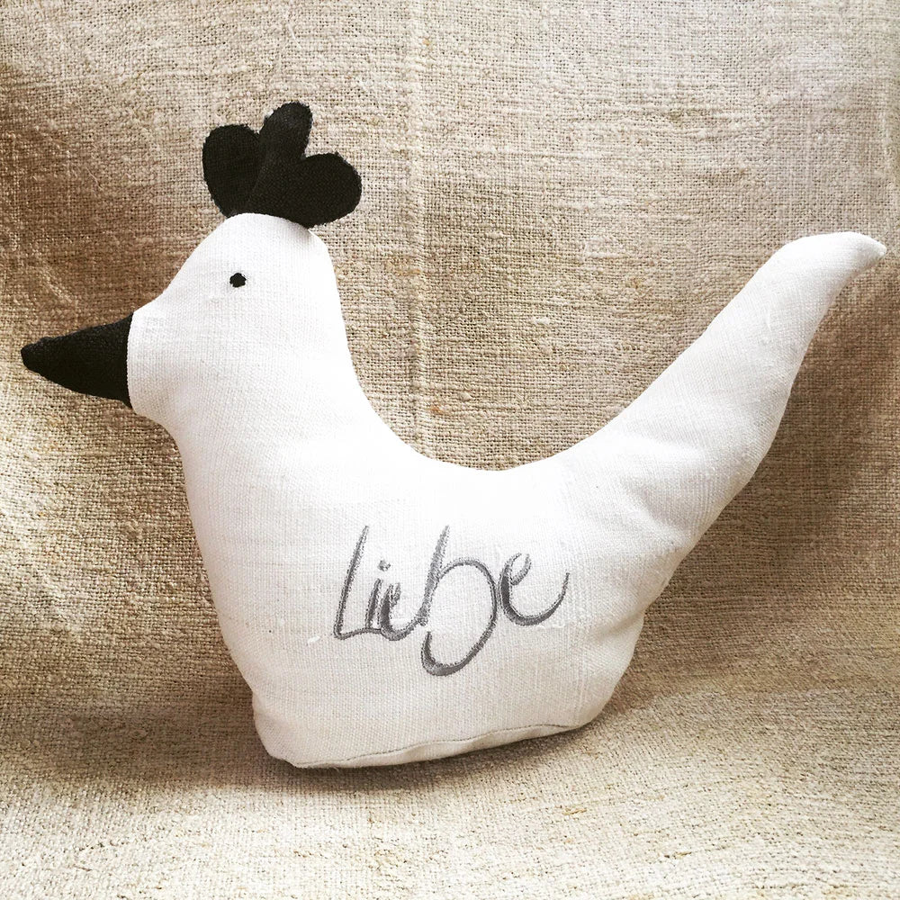 Spirituelle Bauernleinen-Deko „Liebe“ – handgemachtes Hühnchen mit bestickter Botschaft