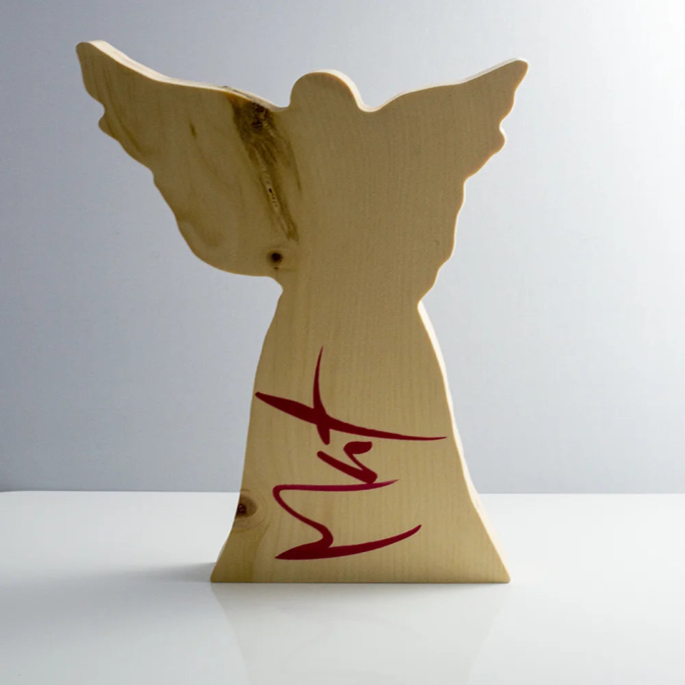 Holzengel „Mut“ aus Tiroler Zirbenholz – kraftvolle Deko und Geschenk für mehr Stärke