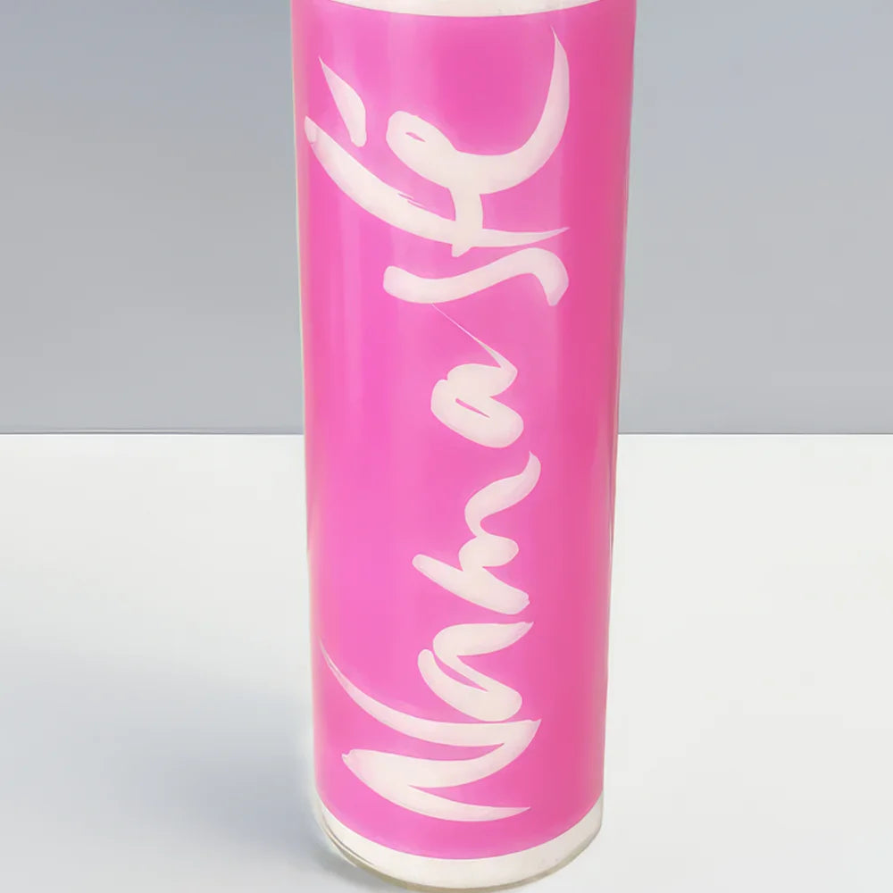 Vegane SignKerze „Namasté“ – Sign by Jwala®, handgefertigt, Limited Edition, nachhaltige Kerze mit Botschaft, 100 Stunden Brenndauer, im SignShop Tirol online kaufen