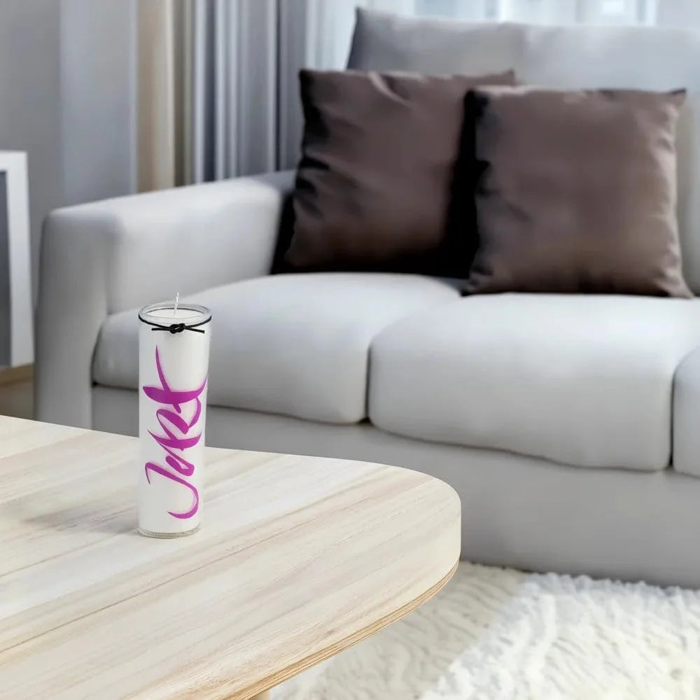 Exklusive SignKerze „Jetzt“ Lila – nachhaltige Designkerze, Original von Sign by Jwala®, Limited Edition, liebevolle Botschaft, 100h Brenndauer, online kaufen
