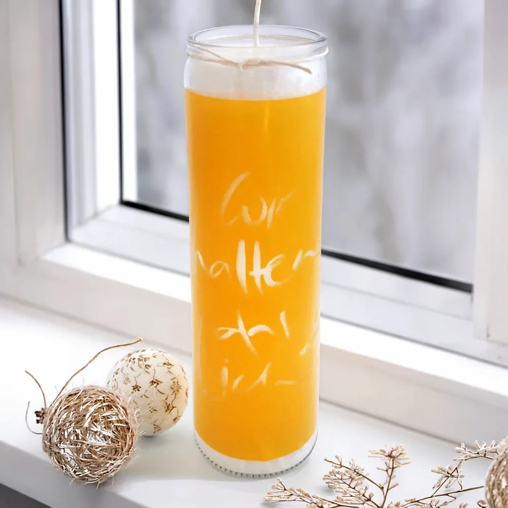 Handgemachte SignKerze „Wir halten das Licht“ – Original von Sign by Jwala®, limitiertes Einzelstück, nachhaltige Kerze für Inspiration, Rituale, 100 Stunden Brenndauer