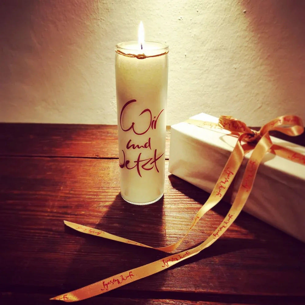 Designkerze „Wir und Jetzt“ – Sign by Jwala®, Limited Edition, Premium-Qualität, exklusive Kerze für Lichtmomente, Entspannung, 100h Brenndauer