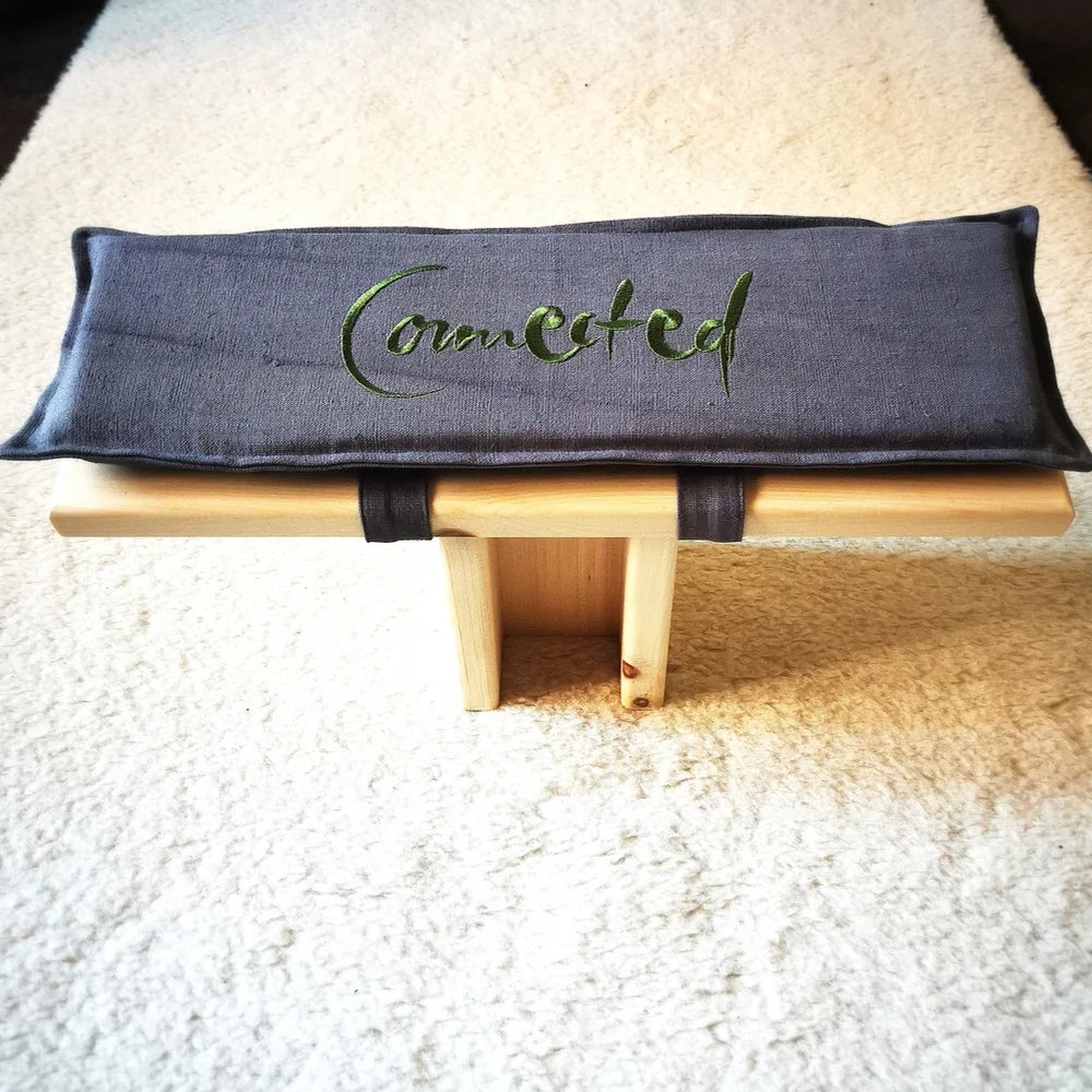 Handgefertigter Meditationshocker aus Tiroler Zirbenholz