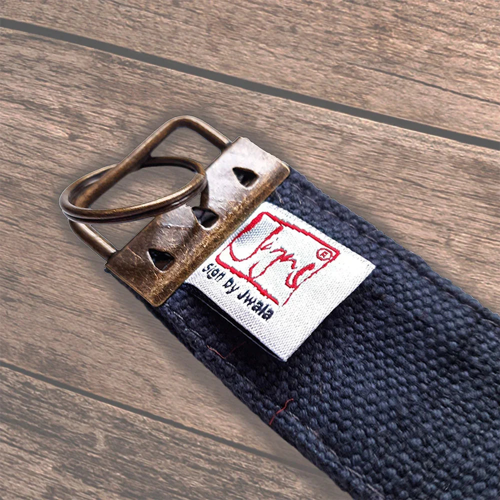 Achtsamer anthrazitfarbener Schlüsselanhänger „Liebe ist der Schlüssel“ – Sign by Jwala® Accessoire