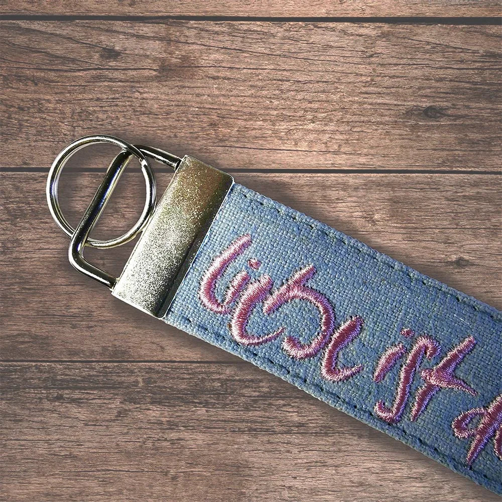 Original Schlüsselanhänger „Liebe ist der Schlüssel“ hellblau – SignShop.Tirol, einzigartiges Accessoire, handgemacht, wertvolles Präsent für Herzensmenschen