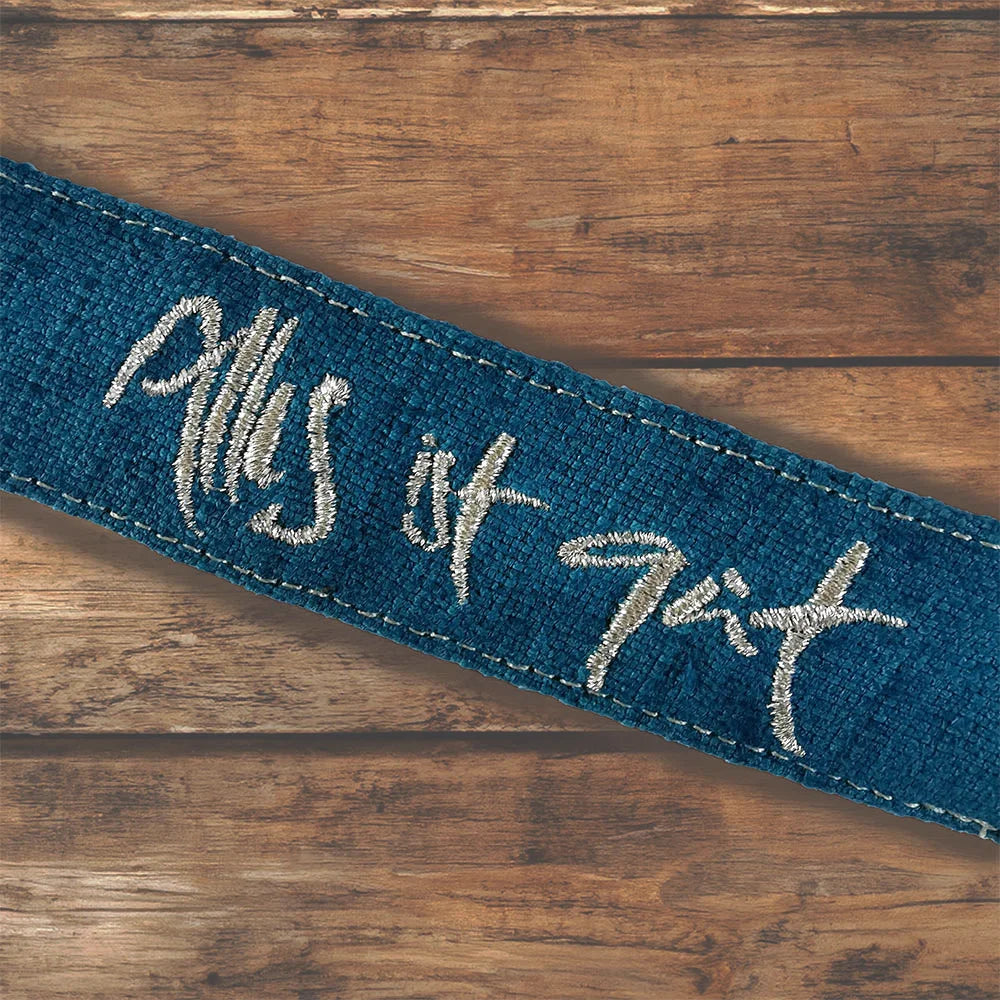 Designer Schlüsselanhänger mit Stickerei „Alles ist gut“ als Glücksbringer