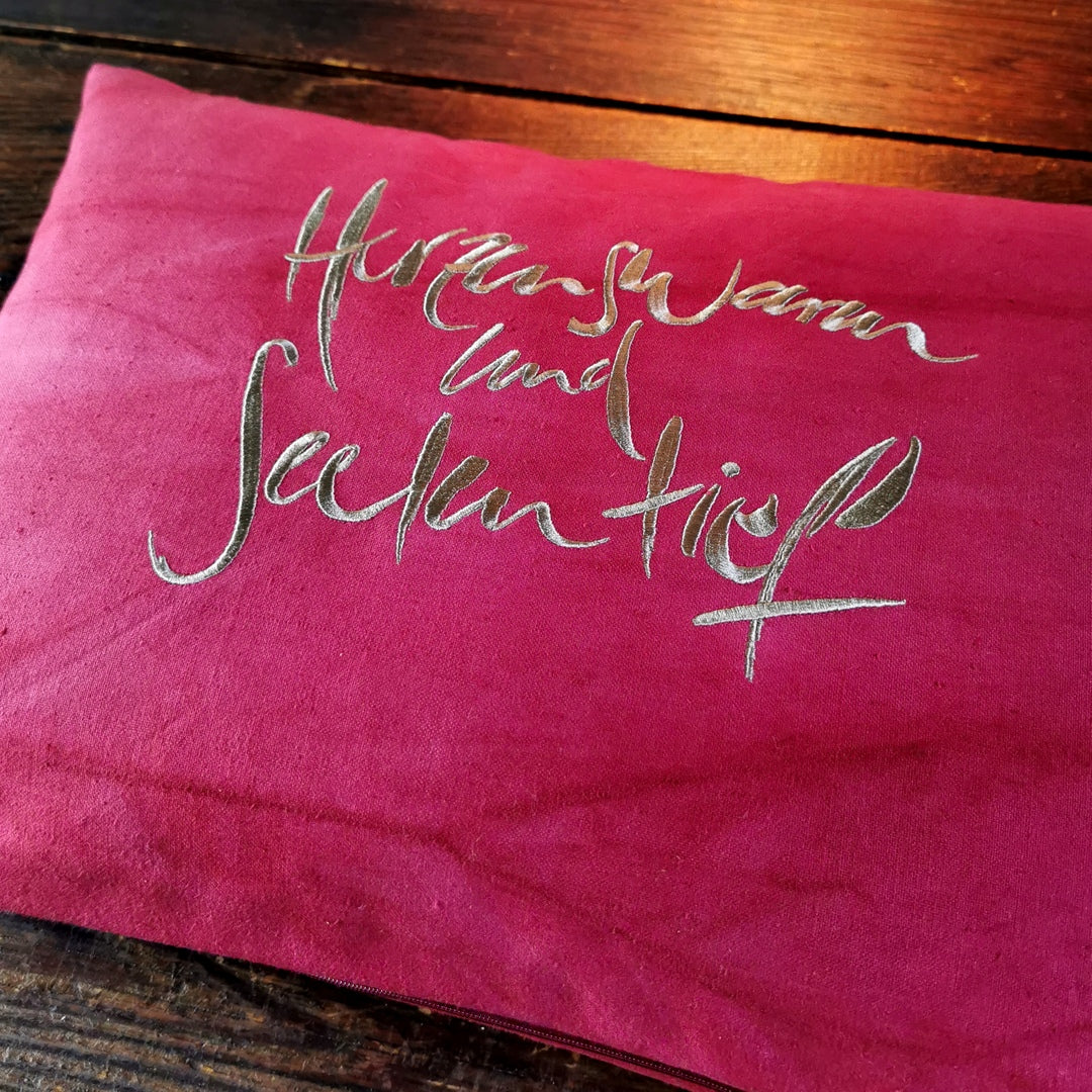 Bauernleinen Zirbenkissen "Herzenswarm und Seelentief"