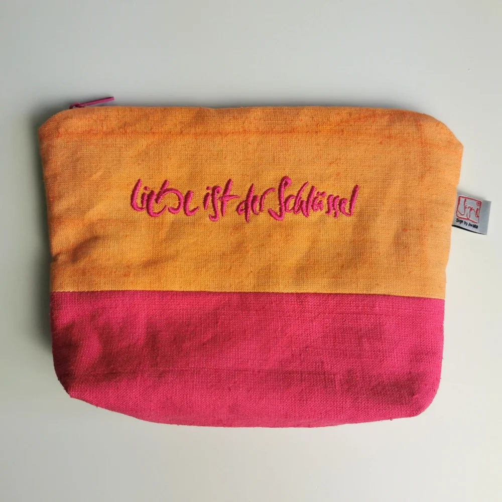 Bunte Kosmetiktasche als liebevolles Geschenk mit Botschaft