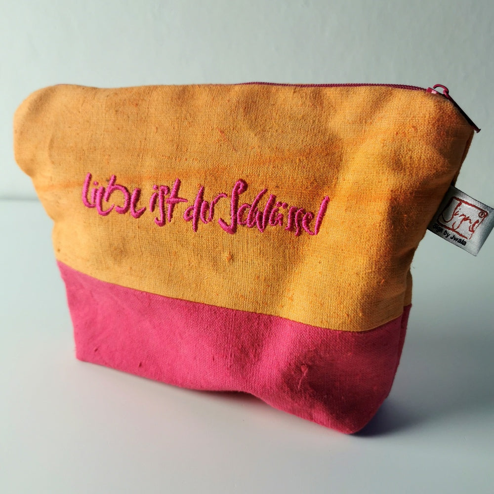 Kosmetiktasche "Liebe ist der Schlüssel"