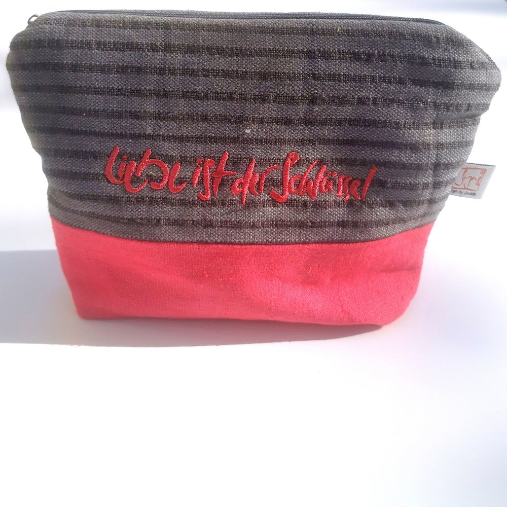 Kosmetiktasche "Liebe ist der Schlüssel"