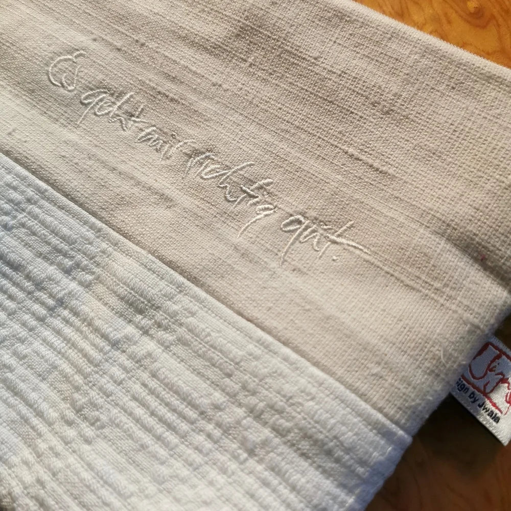 Edle Kosmetiktasche aus antikem Bauernleinen mit Sign Stickerei