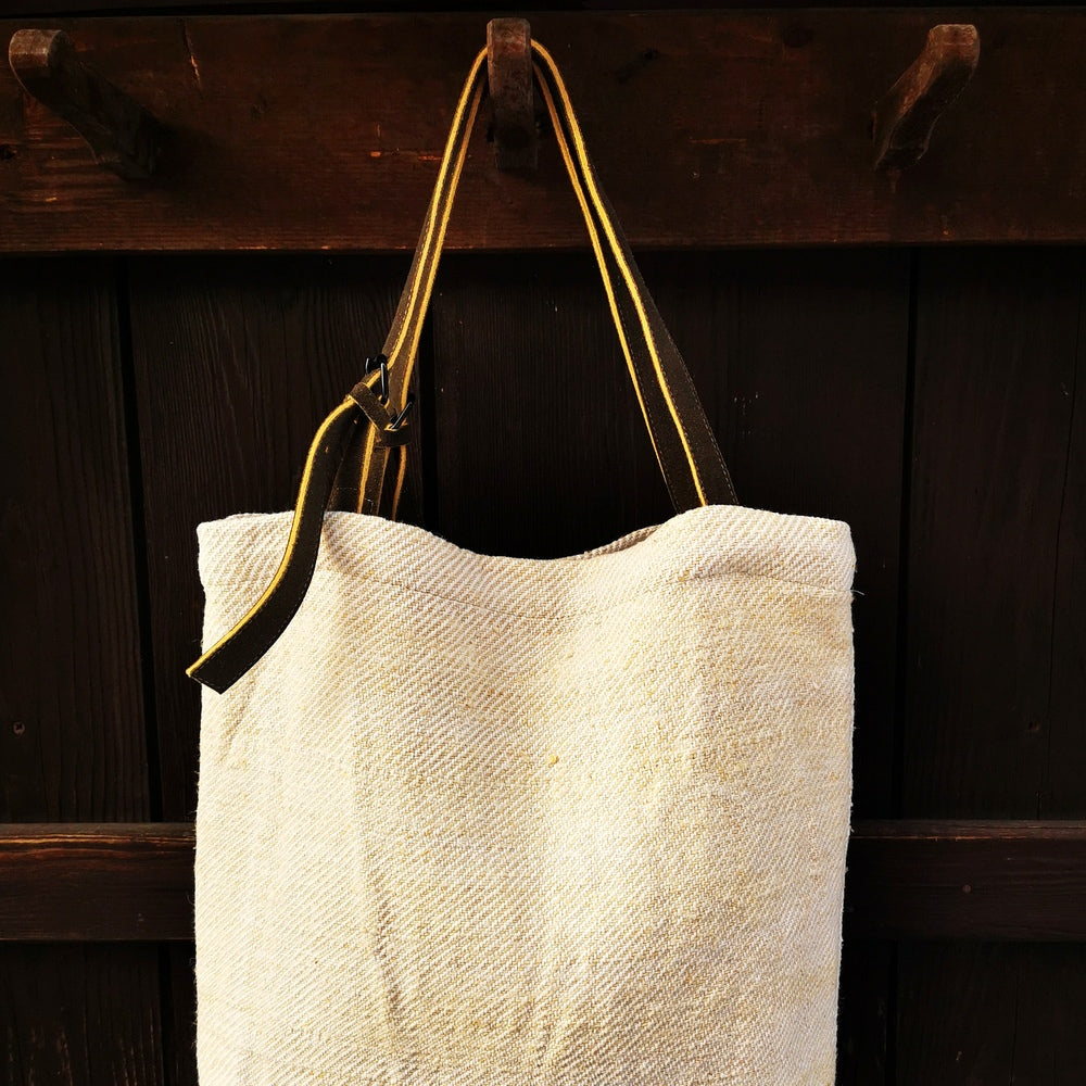 Schultertasche "Liebe Ornament" mit Hirschlederriemen