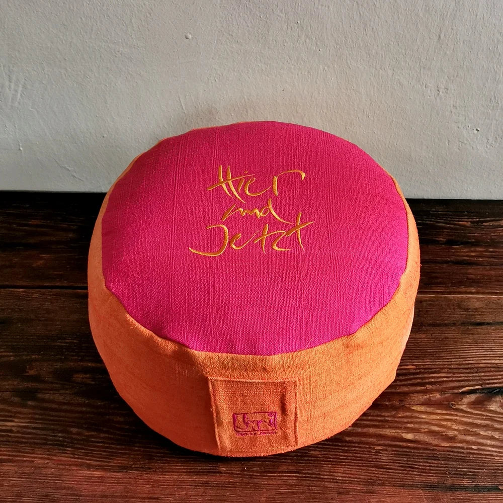 Designer Yoga Kissen aus Bauernleinen – ergonomisches Meditationskissen bestellen