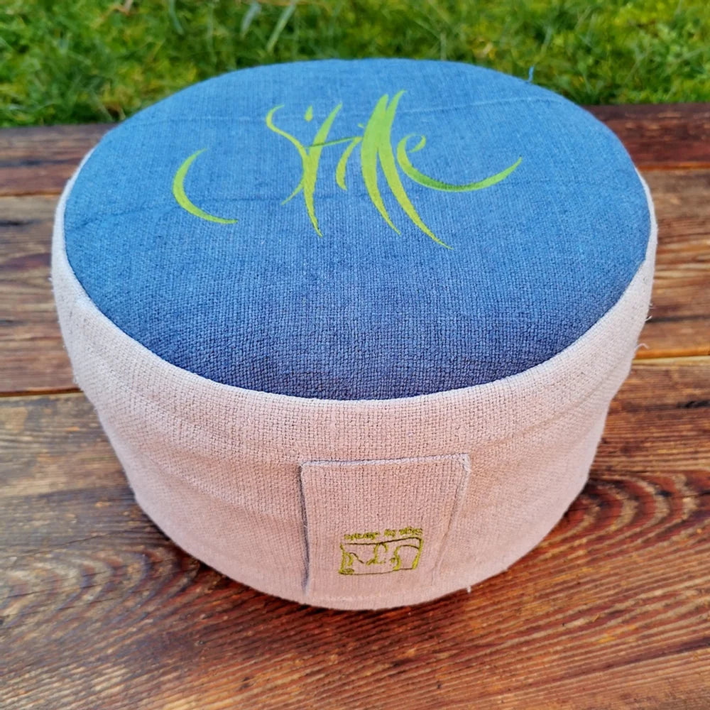 Meditationskissen „Stille & Freude“ kaufen – exklusives Dinkelkissen aus Tirol