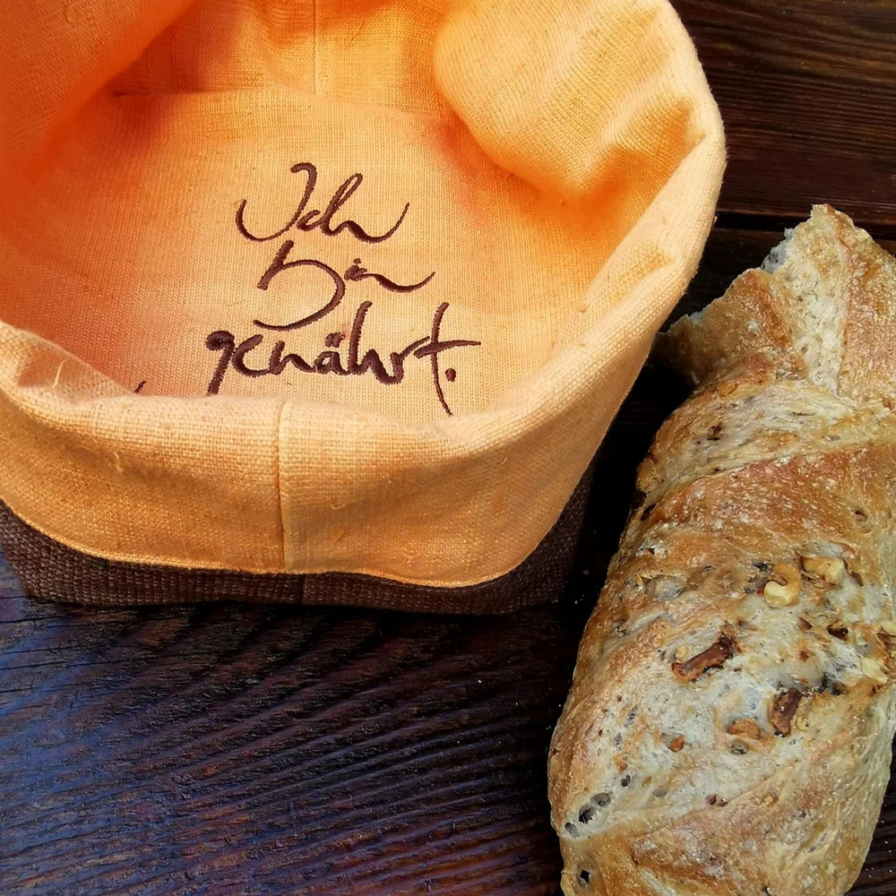Handgefertigtes Brotkörbchen „Ich bin genährt“ aus Tirol