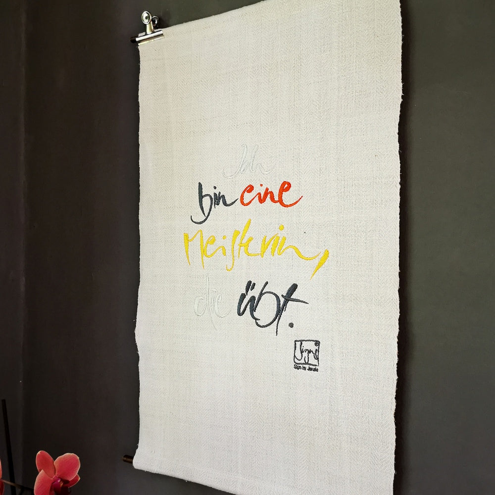 Haussegen "Ich bin eine Meisterin, die übt."