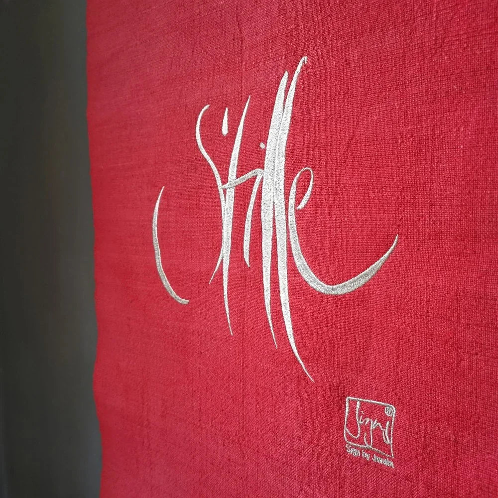 Handgemachter Wandteppich „Stille“, limitierte Wanddeko aus Tirol mit schimmernder Silber Stickerei, einzigartiges Geschenk für Herzensmenschen