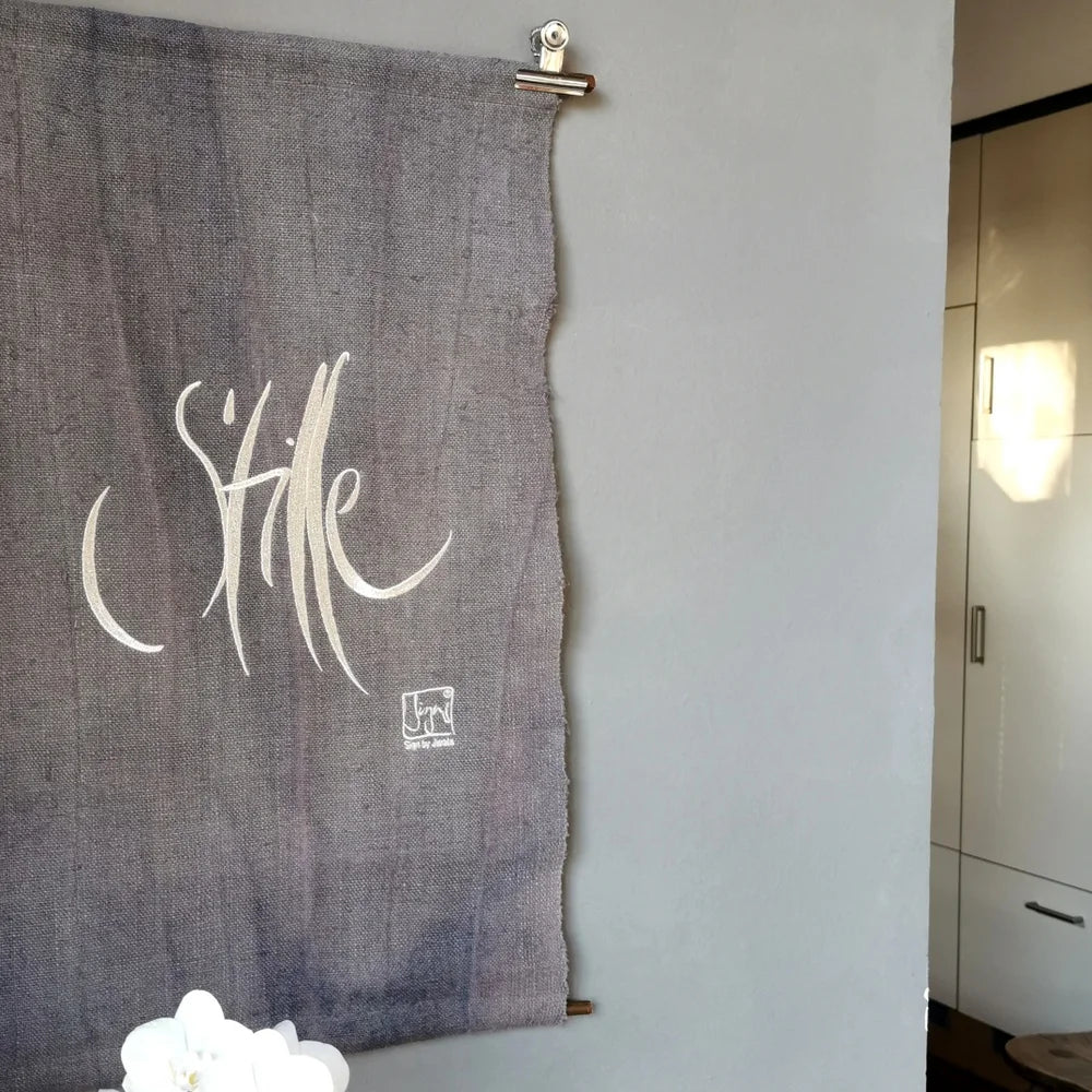 Sign-Haussegen „Stille“, handgewebter Wandteppich aus Vintage-Bauernleinen, spirituelle Wanddeko für Ruhe, Achtsamkeit und innere Kraft