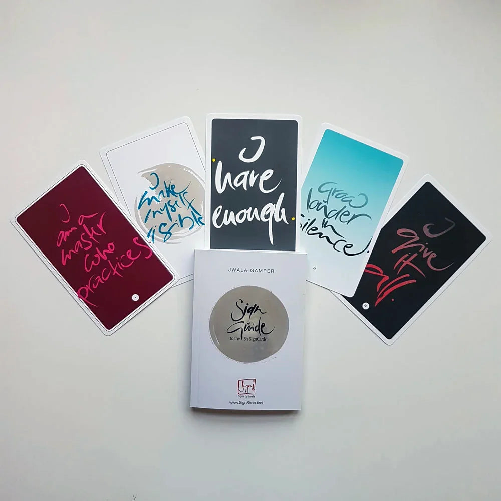 Premium Kartenset für Achtsamkeit, Herzweisheit und persönliche Entwicklung, „Fingerzeige“ Buch, handgemachte Tasche und Nuss Kartenständer