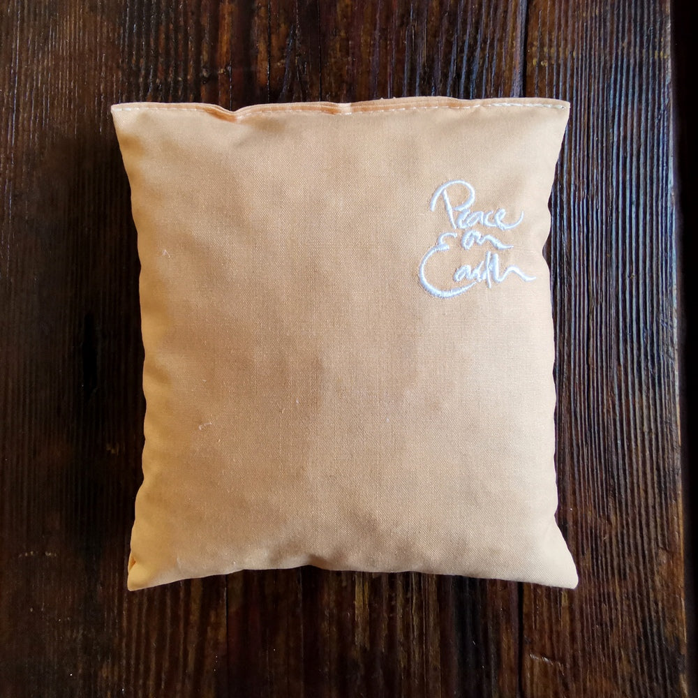 Kleines Zirbenkissen "Peace on Earth" Orange