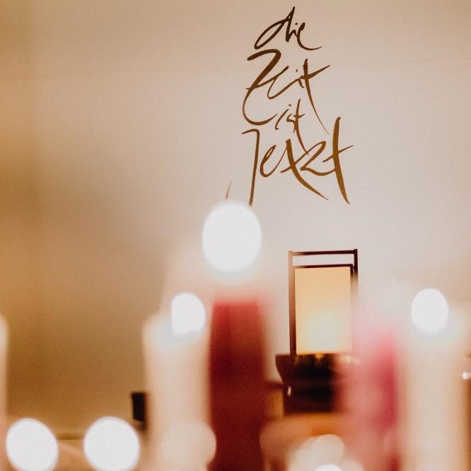 Wandtattoo "die Zeit ist Jetzt" - Graphit