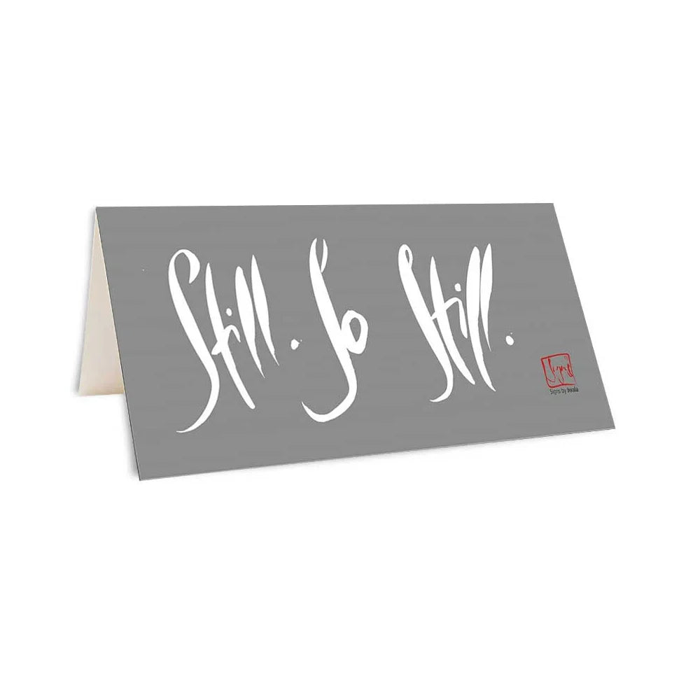 Luxuriöse, handgemachte Weihnachtskarte „Still. So Still.“ personalisiert kaufen – Exklusive, spirituelle Klappkarte mit individueller Widmung und hochwertigem Design online im SignShop Tirol bestellen – Premium, einzigartige Weihnachtskarte als besondere Geschenkidee für anspruchsvolle Menschen