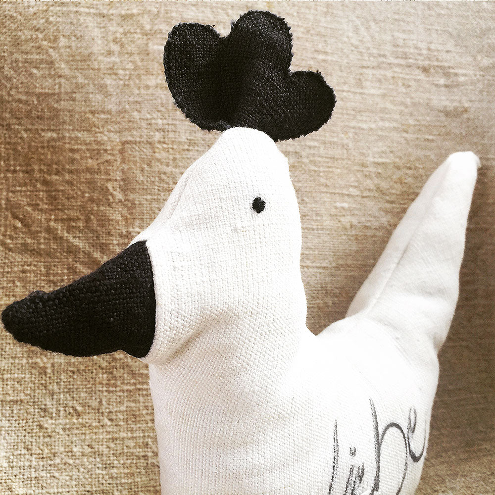 Exklusives Deko-Huhn „Liebe-Hühnchen“ aus Tirol – limitierte Auflage, hochwertig verarbeitet, online im SignShop Tirol bestellen