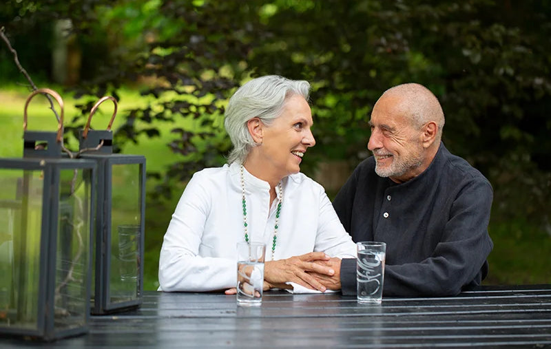 Jwala und Karl Gamper – Inhaber des SignShops Tirol, Autor*innen inspirierender Bücher und Onlinekurse für ein erfülltes, zufriedenes Leben