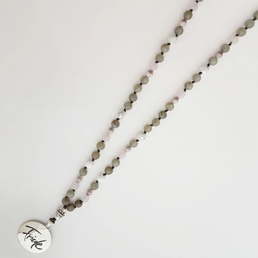 Original Friede-Mala Labradorit & Howlith – SignShop.Tirol, einzigartige Schmuckkette, handgemacht, wertvolles Accessoire für spirituelle Entwicklung und positive Energie