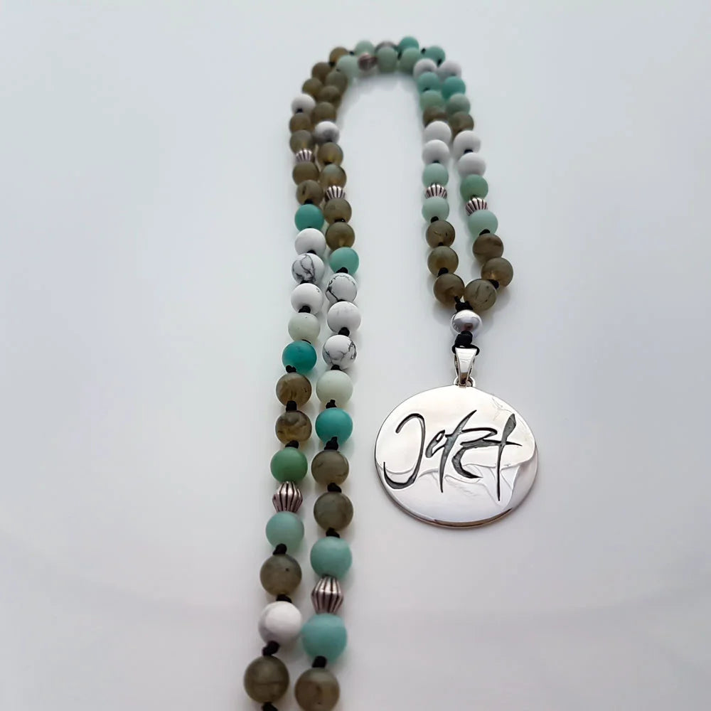 Handgemachte Mala Howlith/Amazonit/Labradorit – Original von Sign by Jwala®, limitiertes Einzelstück, hochwertige Edelstein-Kette für Klarheit, Motivation und neuen Lebensabschnitt