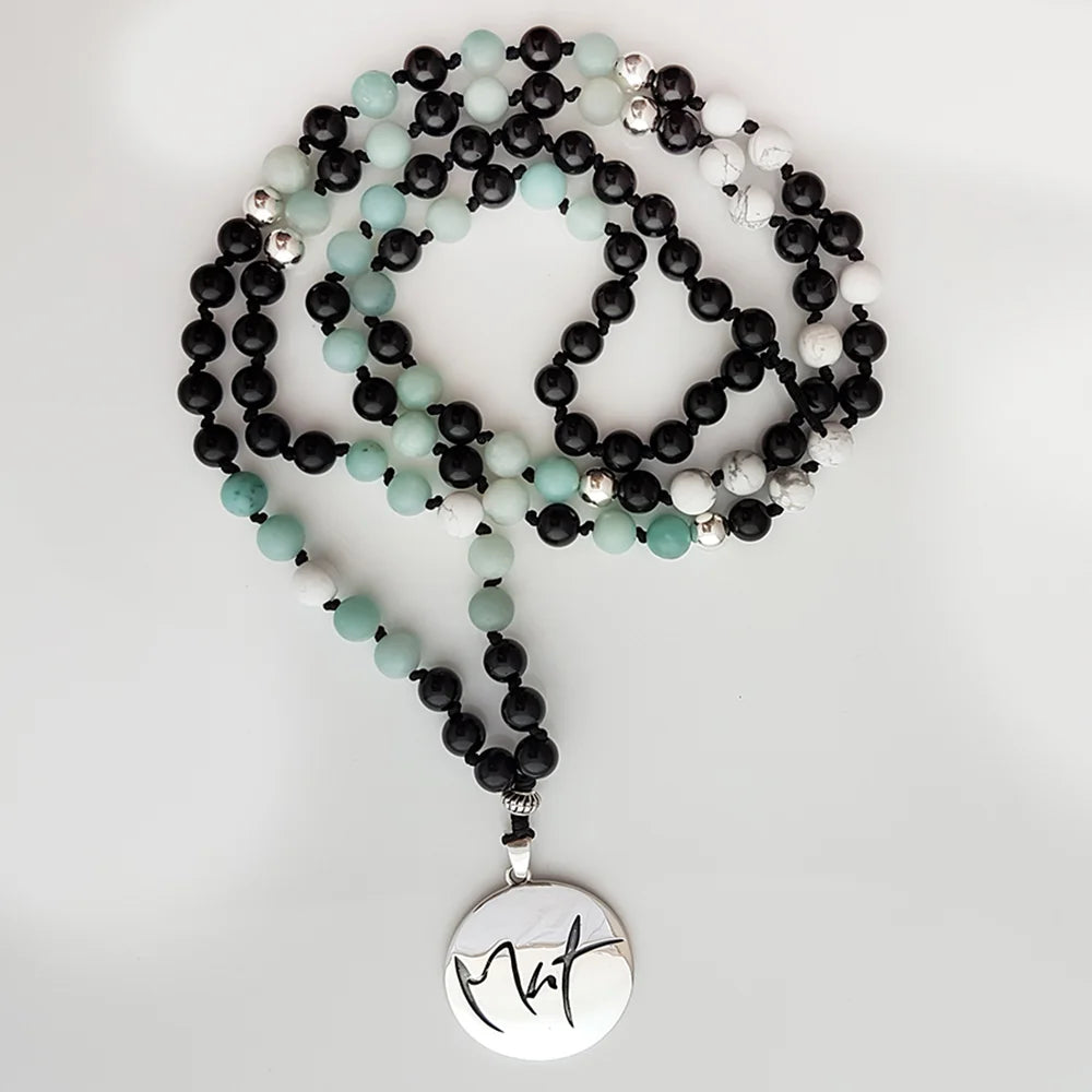 Premium Mala „Mut“ Onyx, Howlith & Amazonit – Sign by Jwala®, edle Handarbeit, Unikat, exklusives Schmuckstück für Schutz, innere Stärke und spirituelle Entwicklung