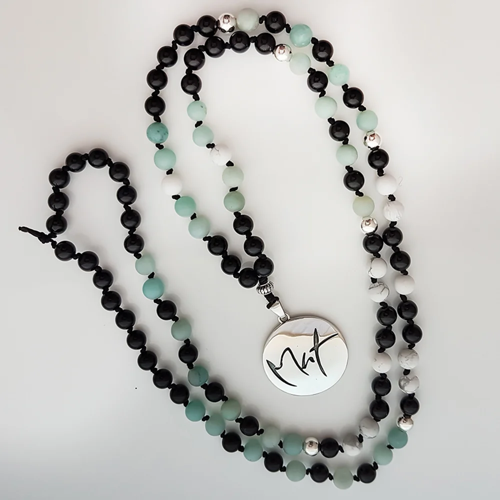 Exklusive Mut-Mala Onyx, Howlith & Amazonit – handgefertigte Meditationskette, Original von Sign by Jwala®, Limited Edition, hochwertiger Edelsteinschmuck für Mut und emotionale Balance