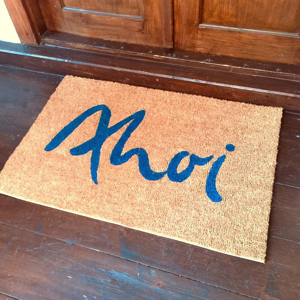 Premium Fußmatte „Ahoi“ Blau – langlebige Qualität, waschbar, einzigartiges maritimes Wohnaccessoire, SignShop.Tirol, ideal für Haus, Wohnung oder Ferienhaus