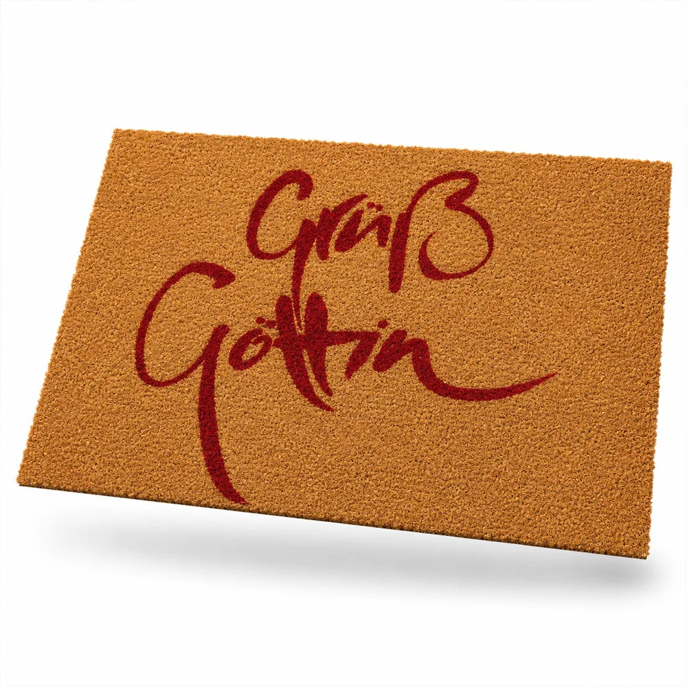 Moderne Fußmatte „Grüß Göttin“ Rot – strapazierfähig, leicht zu reinigen, exklusives Wohnaccessoire, Unikat aus Tirol
