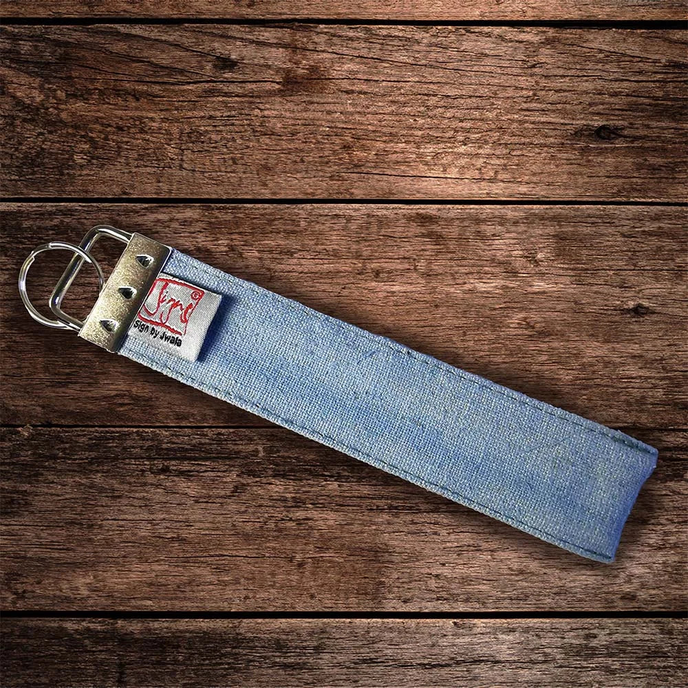 Luxus Schlüsselanhänger „Liebe ist der Schlüssel“ hellblau – Sign by Jwala®, exklusive Handarbeit, liebevoll gefertigt, Premium-Qualität für Alltag und Geschenkideen