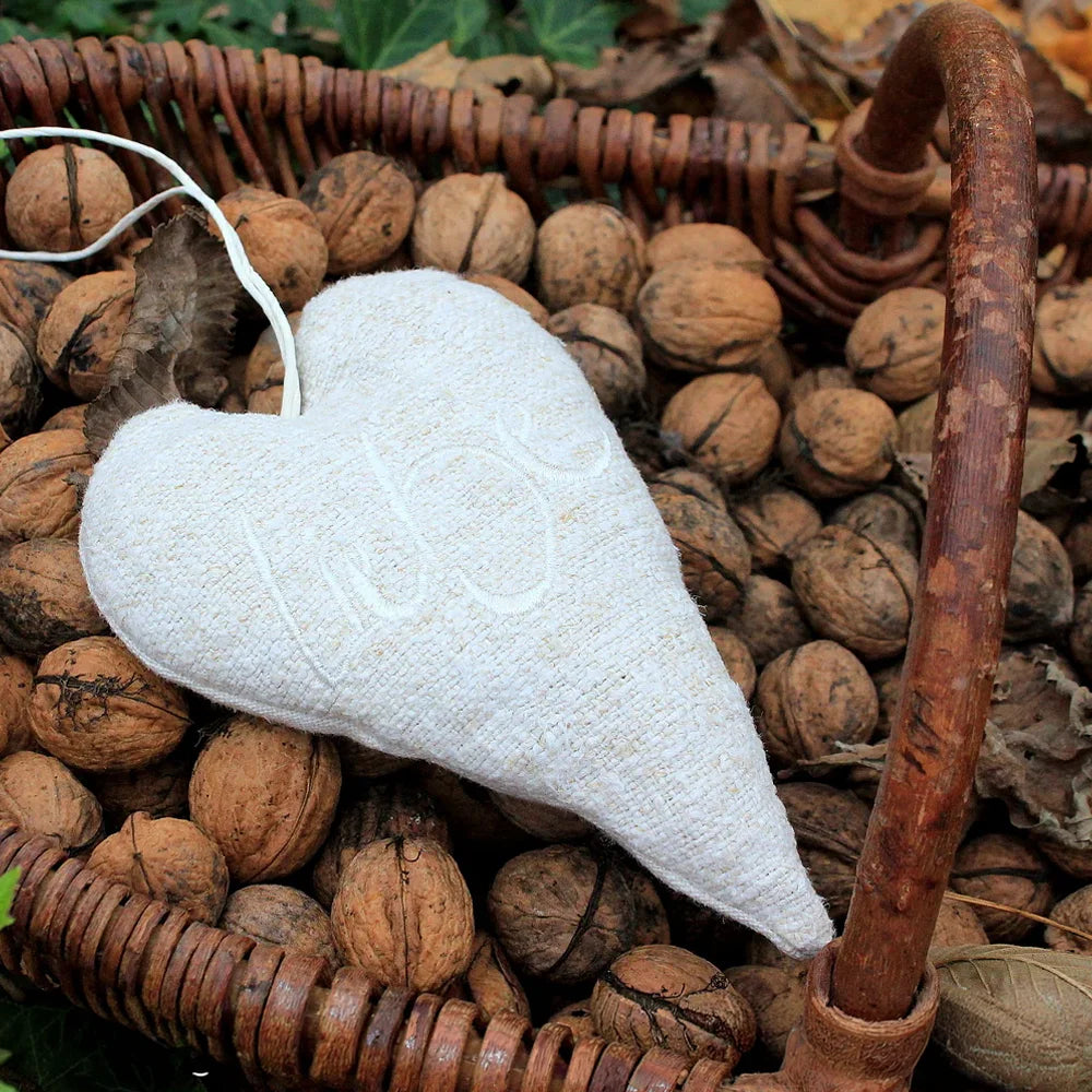 Handgemachtes Herz Liebe aus Bauernleinen – exklusive Deko, jetzt sicher im SignShop Tirol online kaufen