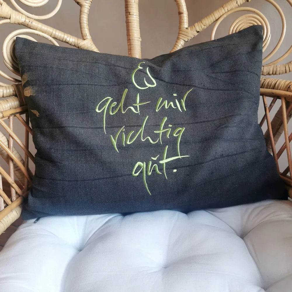 Hochwertiges, handgefertigtes Zirbenkissen aus Bauernleinen kaufen – Exklusives Dekokissen für anspruchsvolle Wohnkultur online im SignShop Tirol entdecken