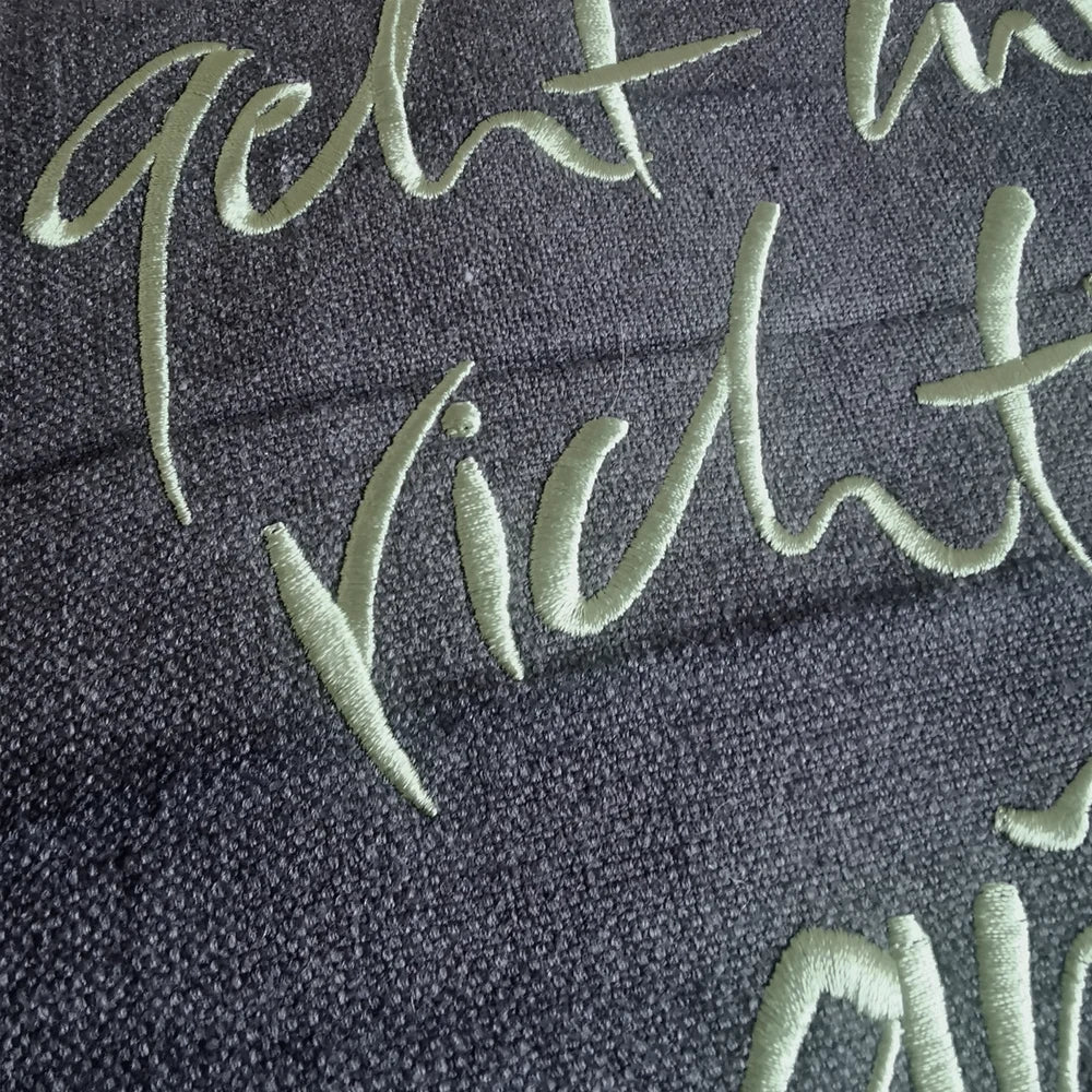 Luxuriöses Zirbenkissen aus Bauernleinen handgemacht kaufen – Hochwertiges Dekokissen mit exklusiver Füllung online im SignShop Tirol bestellen