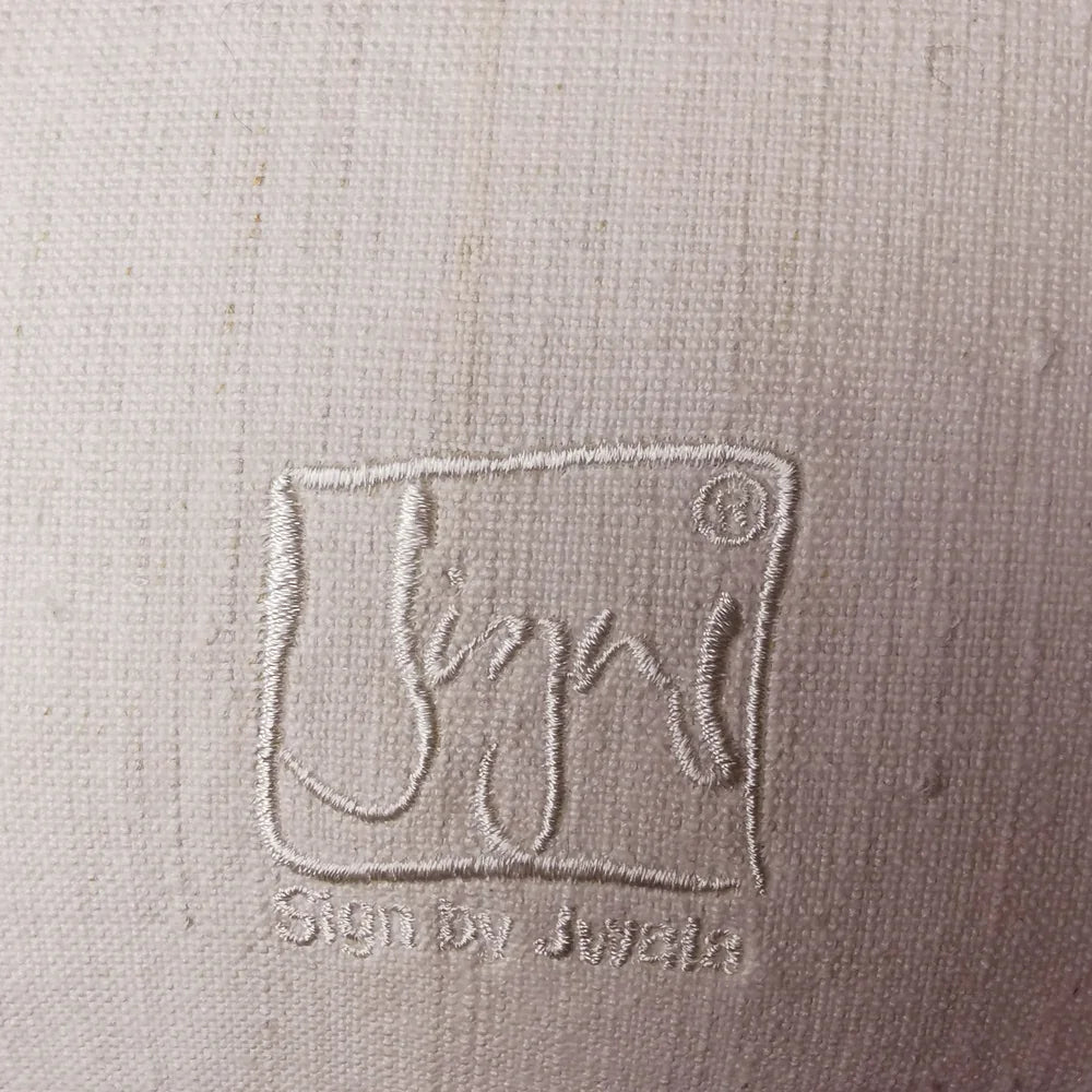 Natur Kissenhülle „Liebe“ in Creme – Sign by Jwala® Original, Limited Edition, nachhaltiges Bauernleinen, elegantes Design aus Tirol