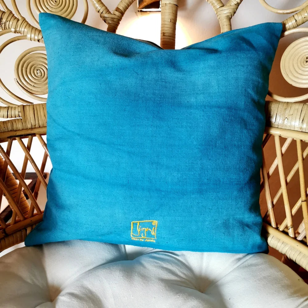 Handgemachtes Zirbenkissen „Liebe Ornament“ – Dekoratives Kissen aus Bauernleinen mit Zirbenfüllung und liebevoller Botschaft, ideal als Geschenk für besondere Menschen im SignShop Tirol online kaufen