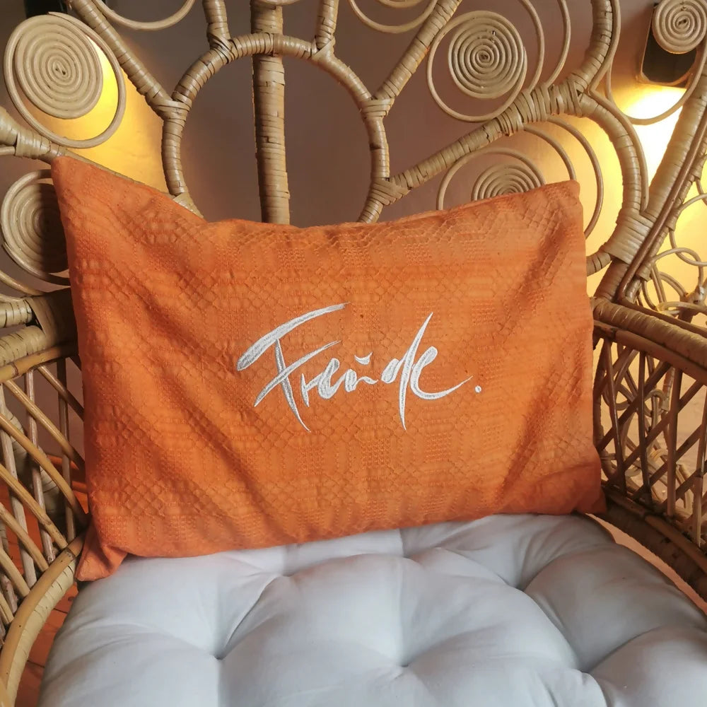 Handgefertigtes Zirbenkissen „Freude“ aus Bauernleinen – exklusiv im SignShop Tirol online erhältlich, ideal für gesunden Schlaf