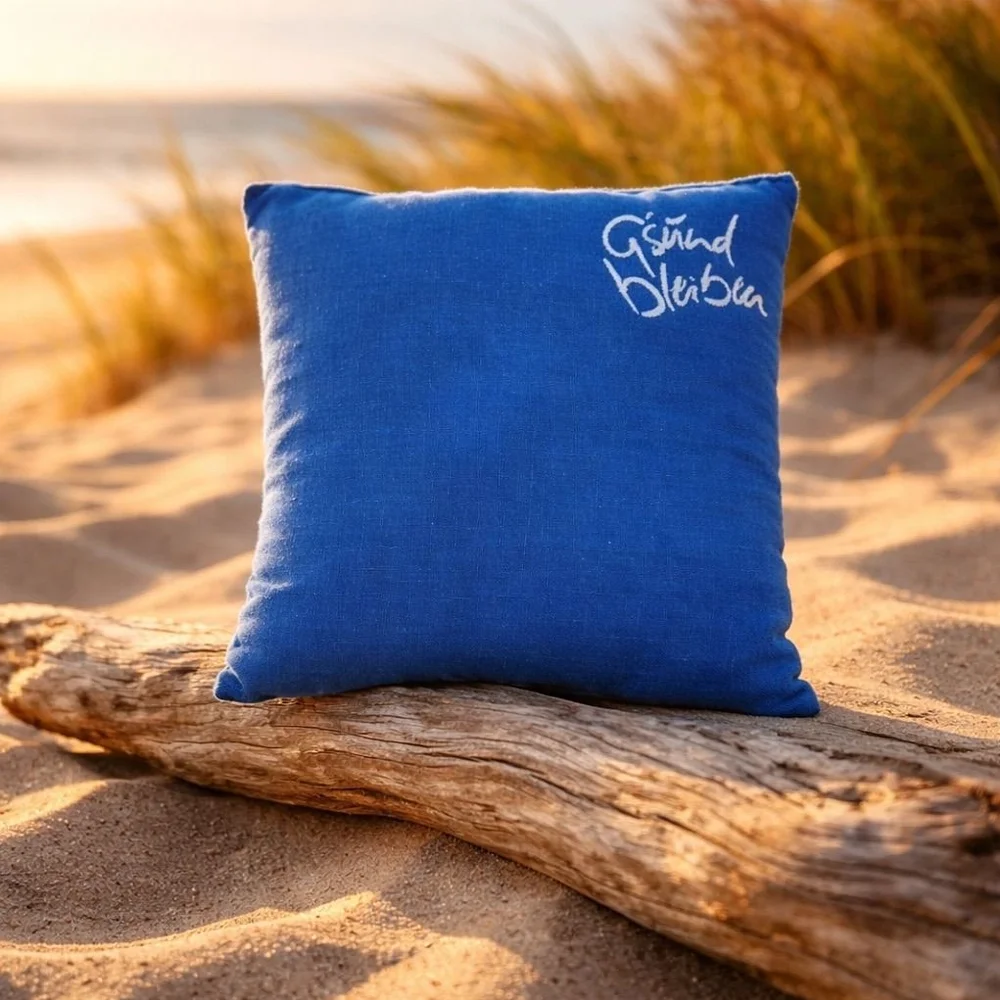 xklusives kleines Zirbenkissen „G’sund bleiben“ blau – handgefertigt aus Tirol, Original von Sign by Jwala®, Limited Edition, hochwertiges Naturprodukt