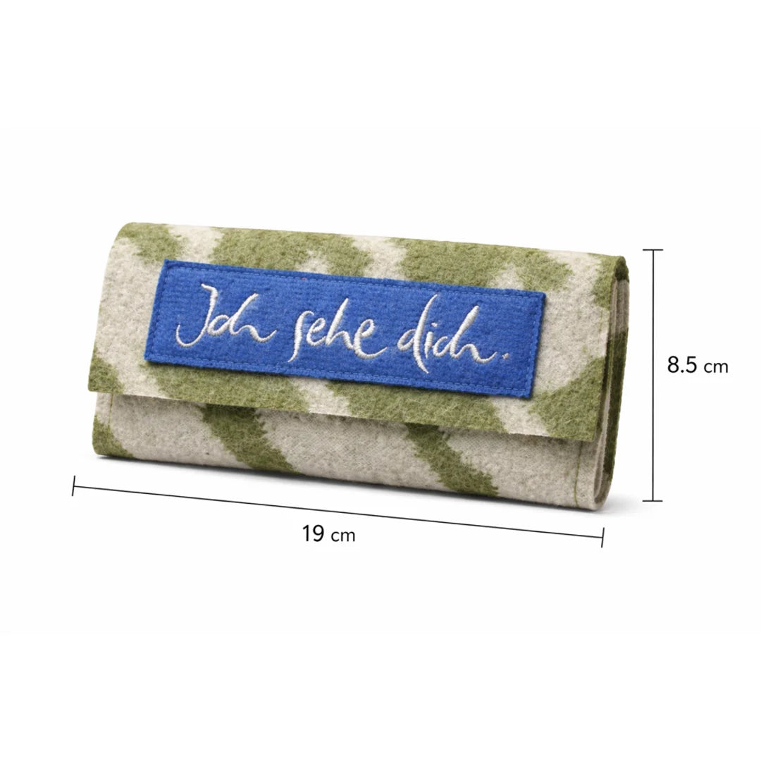 Brillenetui „Ich sehe dich“ – Handgefertigte, grüne Hahnentritt-Tasche mit gestickter Botschaft für Schutz und Wertschätzung, im SignShop Tirol online entdecken