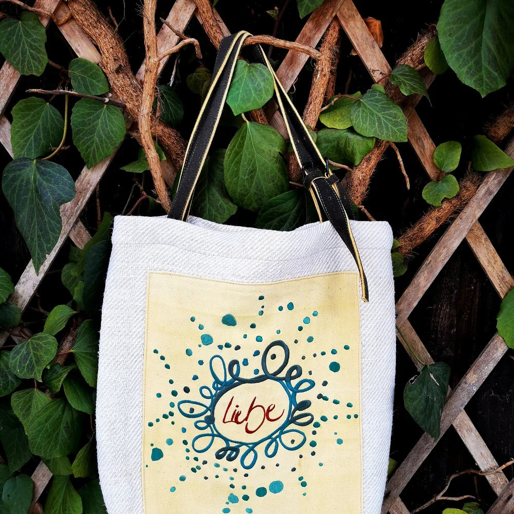 Premium Schultertasche „Liebe Ornament“ Bauernleinen & Hirschleder – Sign by Jwala®, edle Handarbeit, Unikat, besondere Stofftasche für Alltag, Shopping und besondere Anlässe