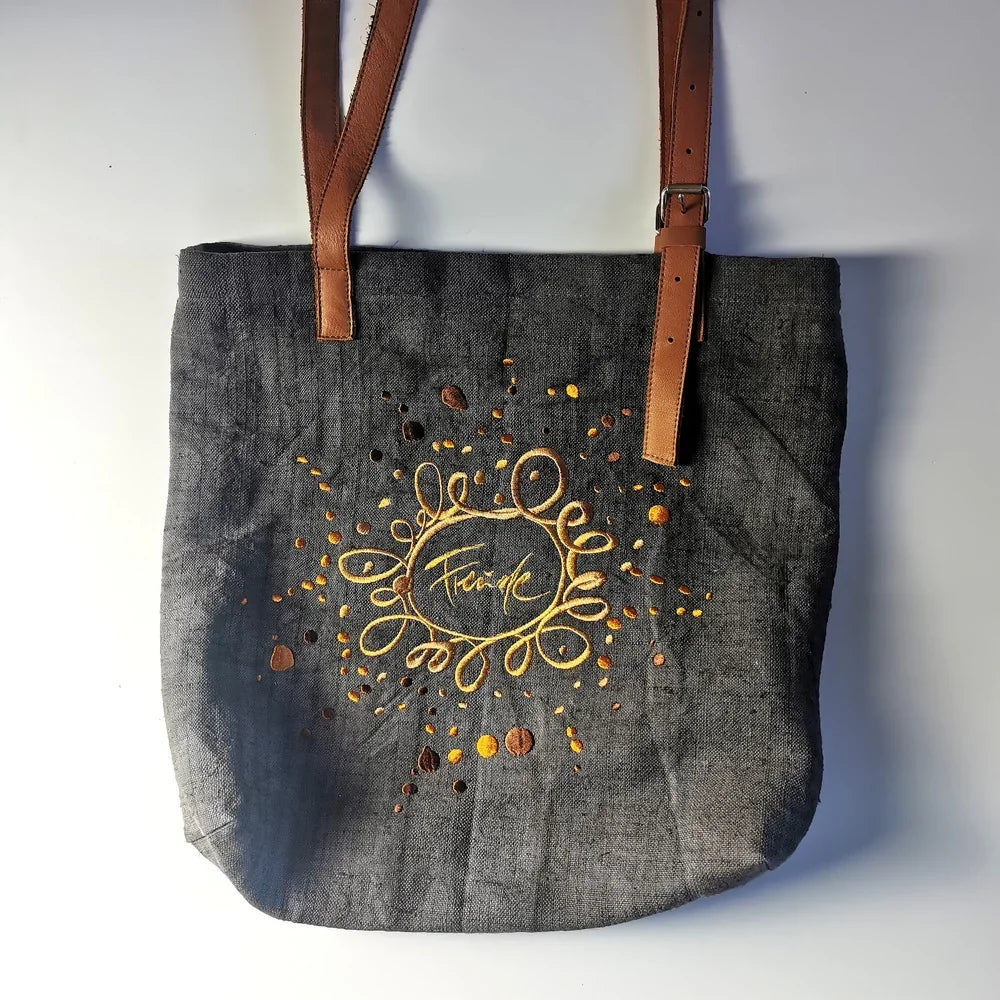 Exklusive MessengerBag „Freude Ornament“ – handgefertigte Schultertasche, Original von Sign by Jwala®, Limited Edition, hochwertiges Unikat voller Lebensfreude und Stil
